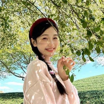 超模之女恋爱脑怒怼网友，72小时内幕曝光，被批炫富